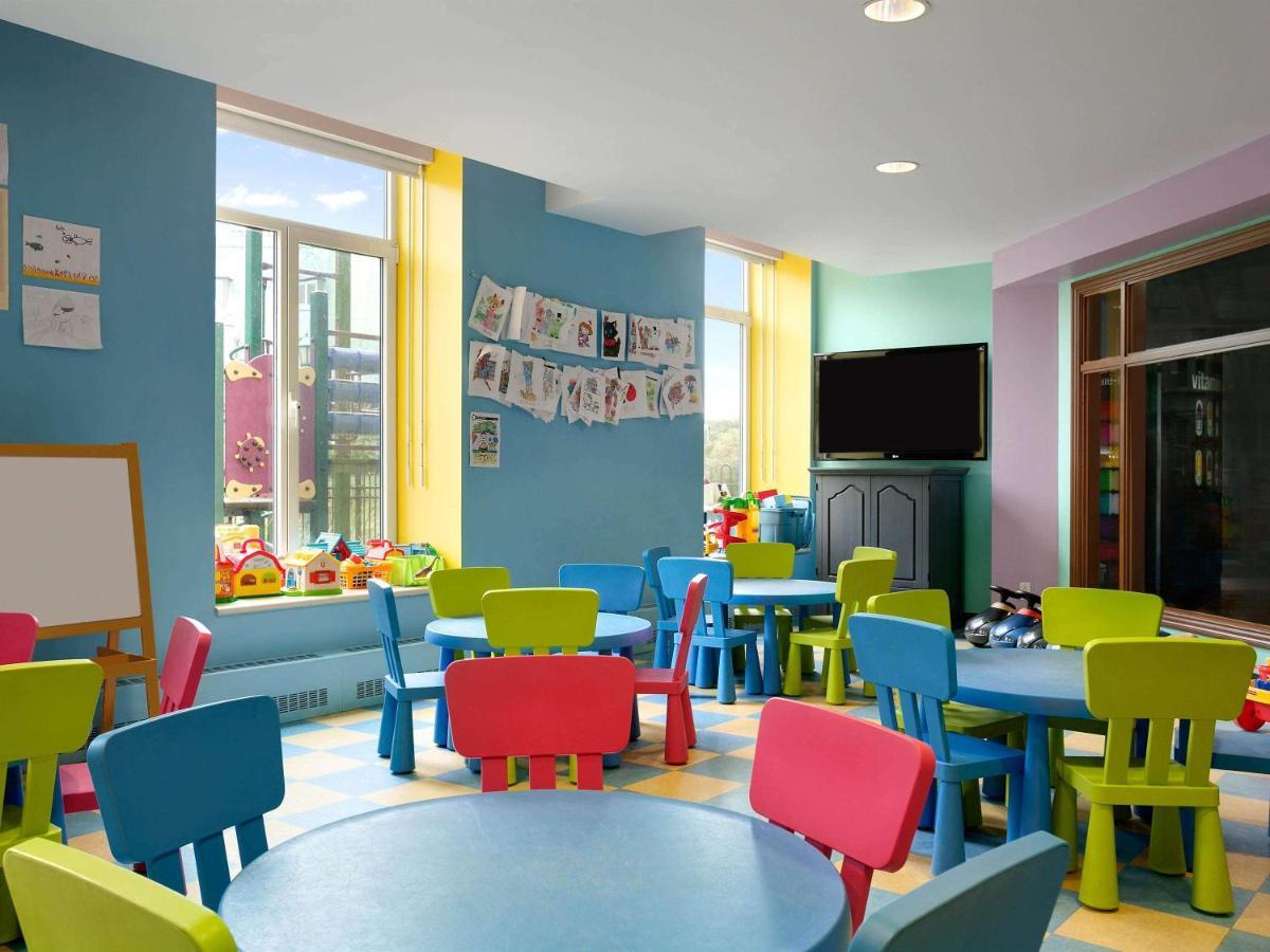 Hotel Fairmont Le Manoir Richelieu La Malbaie Exterior foto A classroom at the International School of Düsseldorf