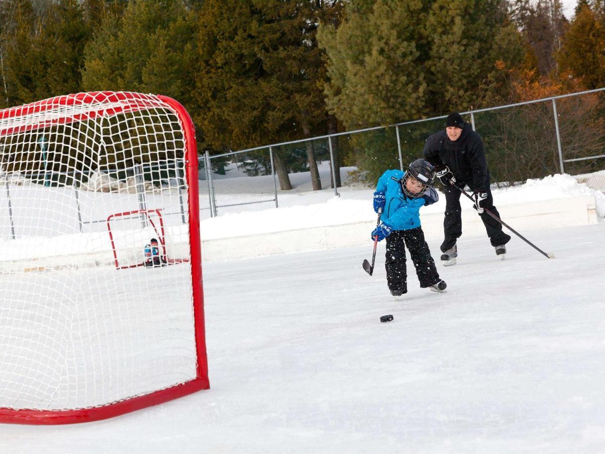 Hotel Fairmont Le Manoir Richelieu La Malbaie Exterior foto A child playing ringette