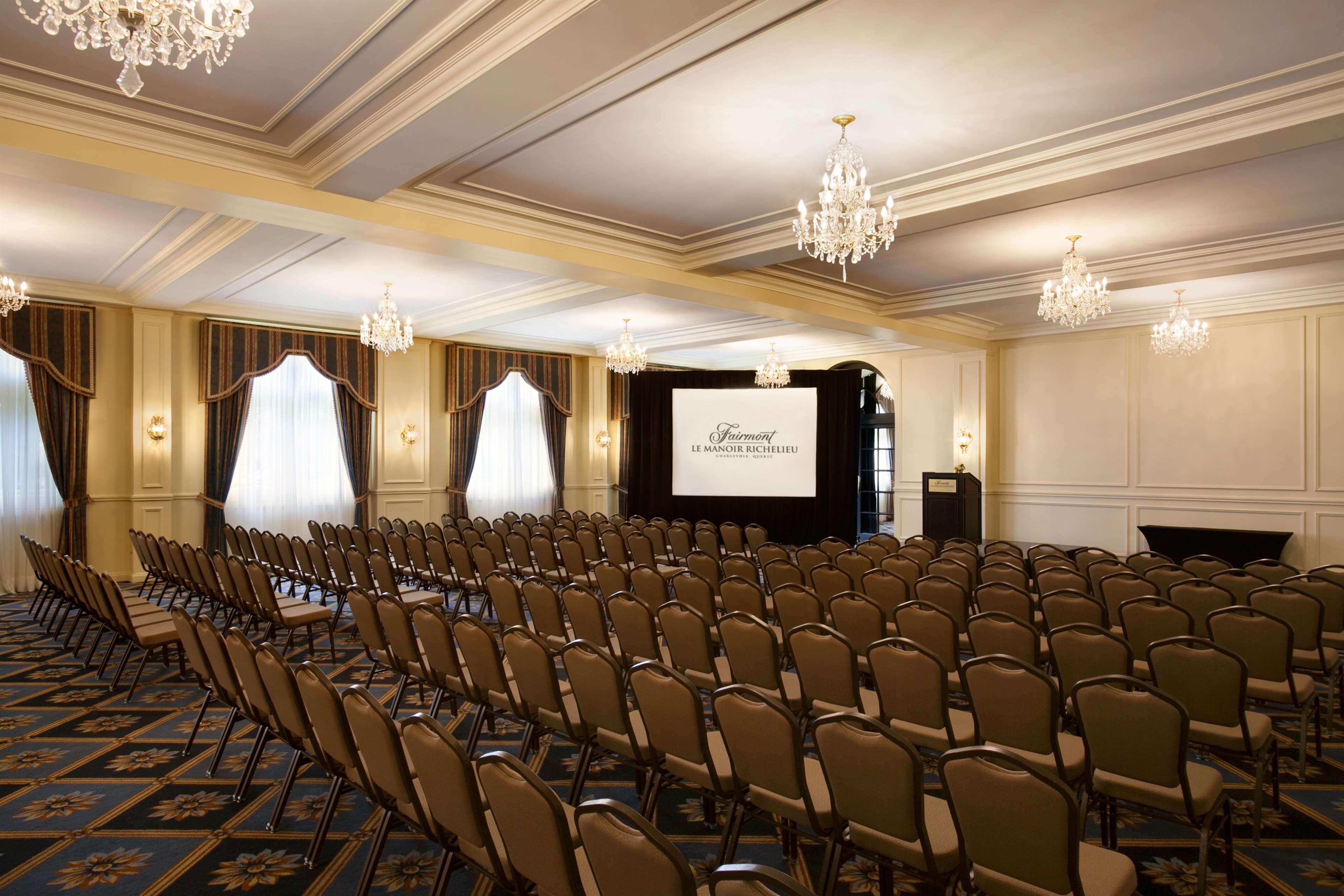 Hotel Fairmont Le Manoir Richelieu La Malbaie Exterior foto The ballroom at the Fairmont