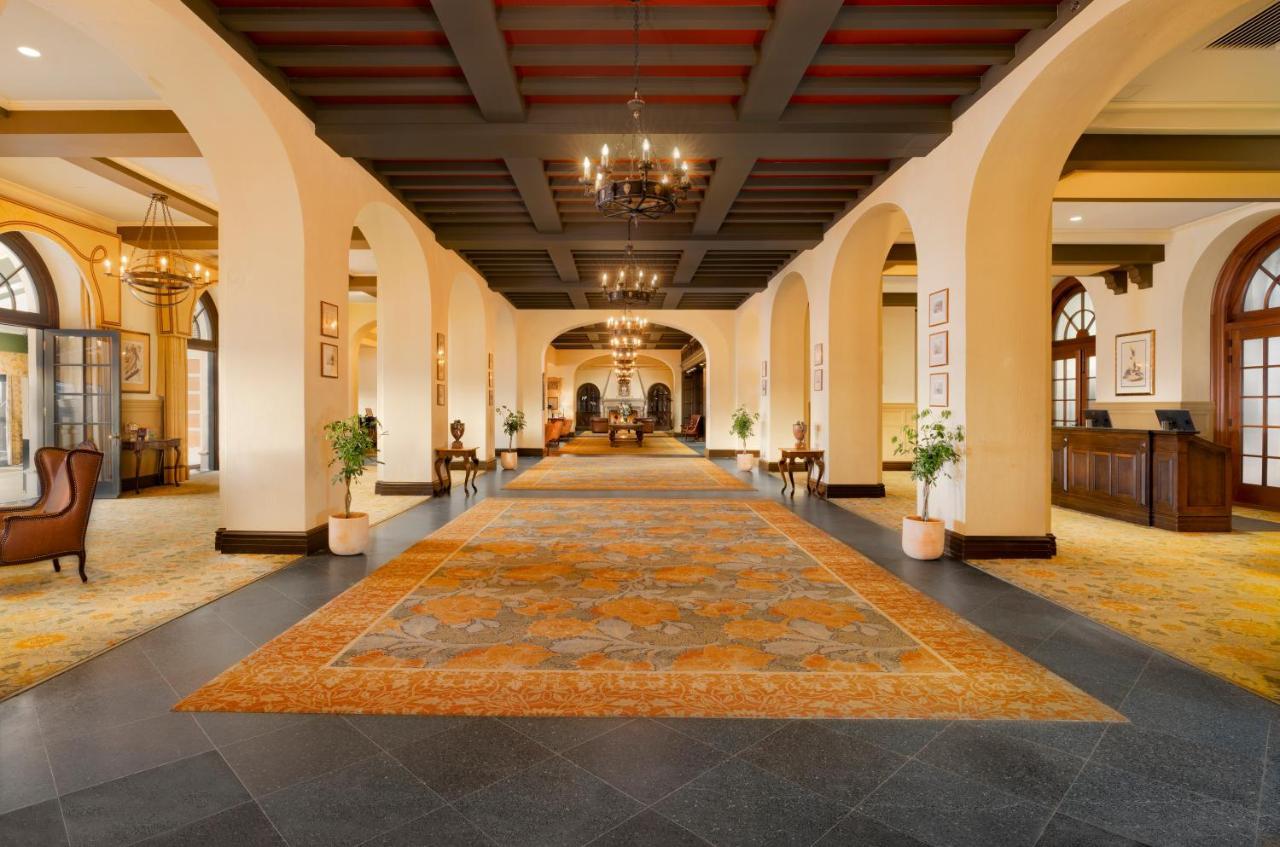 Hotel Fairmont Le Manoir Richelieu La Malbaie Exterior foto The lobby of the hotel